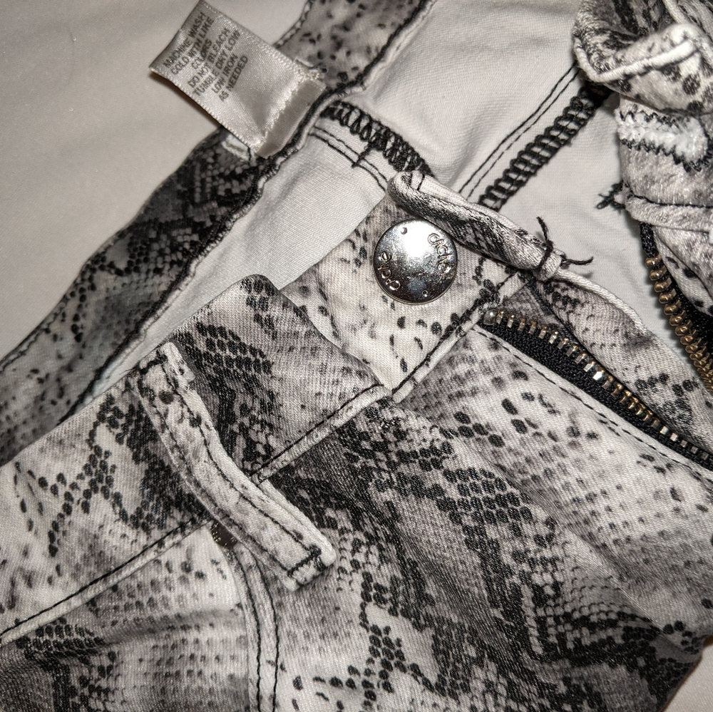 Cache 🎉HP🎉Jeans - Picture 9 of 9